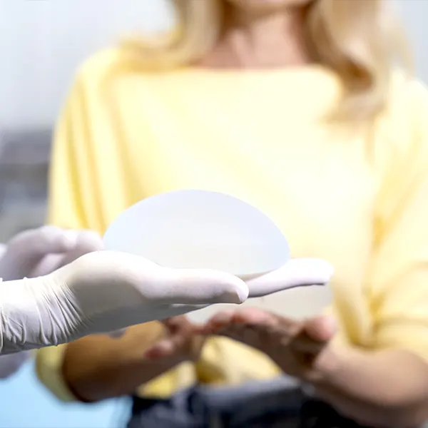 Img-clinica-estetica-en-pereira-ServicioIndividual-Mamoplastia-2
